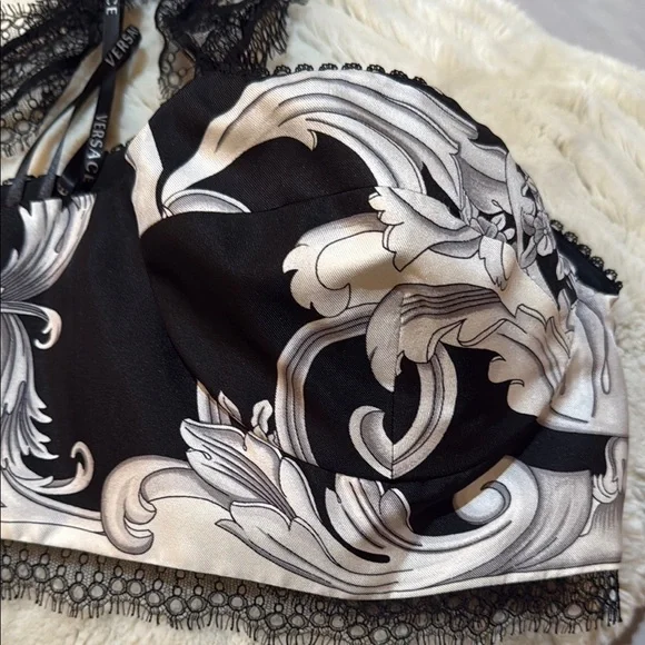 Versace Black and White Baroque Underwire Bra twill. - Picture 6 of 13